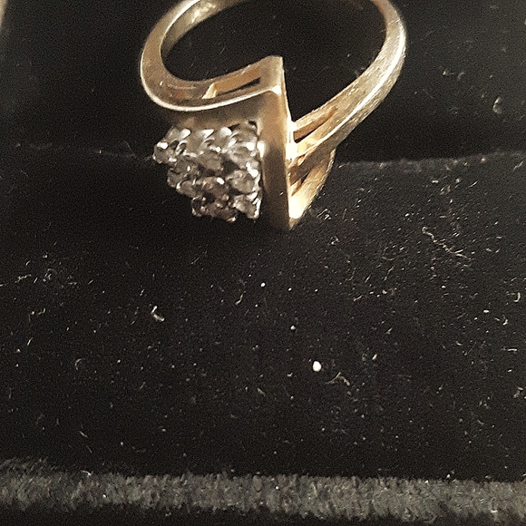 14k yellow gold ladies ring - Picture 3 of 5